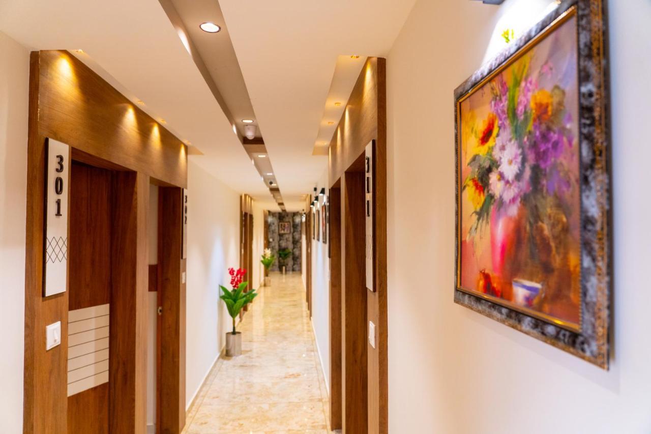 Hotel Lee Grand Ānand Buitenkant foto