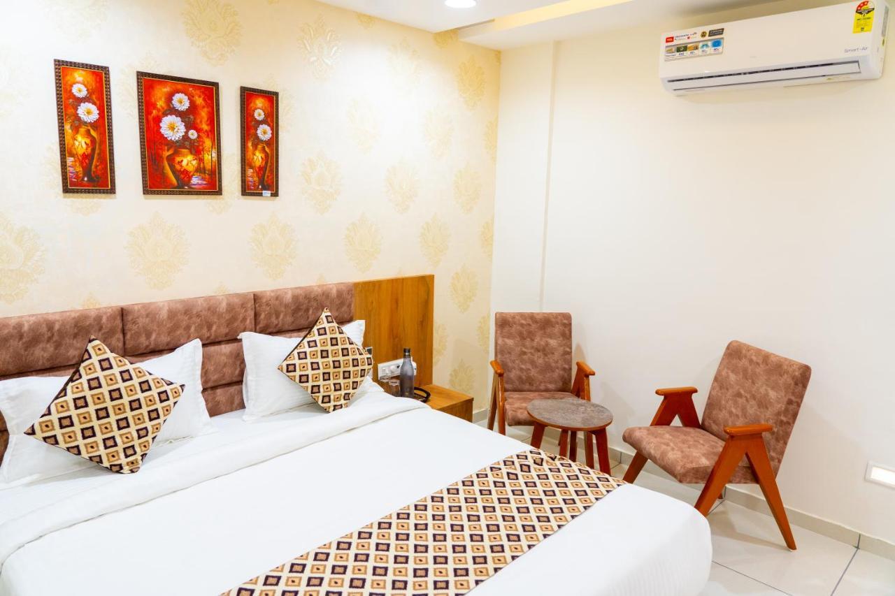 Hotel Lee Grand Ānand Buitenkant foto