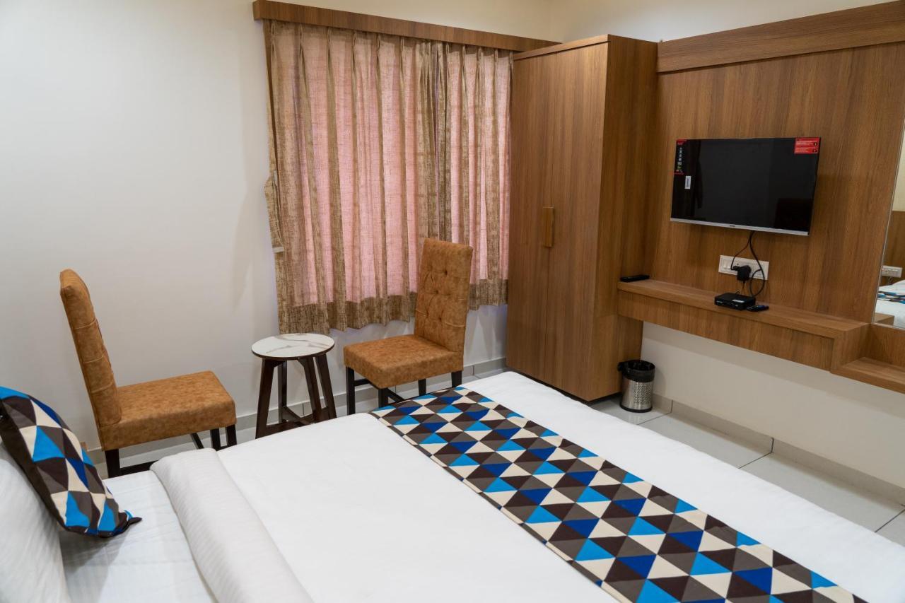 Hotel Lee Grand Ānand Buitenkant foto