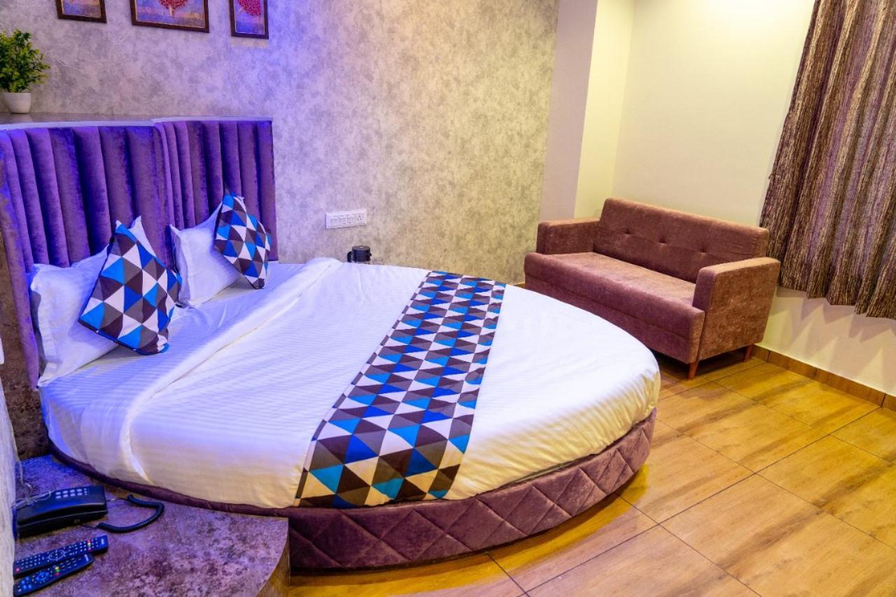 Hotel Lee Grand Ānand Buitenkant foto