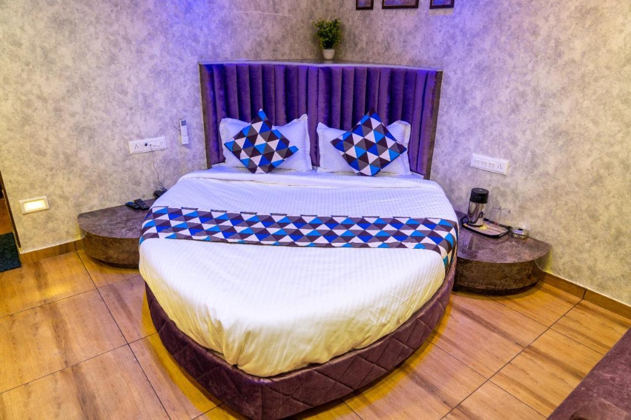 Hotel Lee Grand Ānand Buitenkant foto
